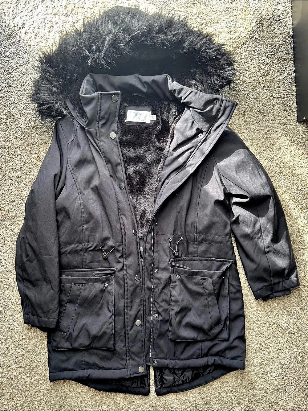 Time and Tru Black Faux Fur Hood Puffer Size Small Like New
